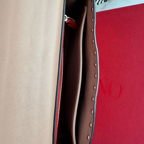 Authentic Valentino Garavani Large Quilted Studded Shoulder Bag - Picture 15 of 16